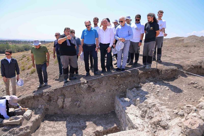 KONYA BÜYÜKŞEHİR BELEDİYE BAŞKANI UĞUR İBRAHİM ALTAY VE BERABERİNDEKİLER, KAZI