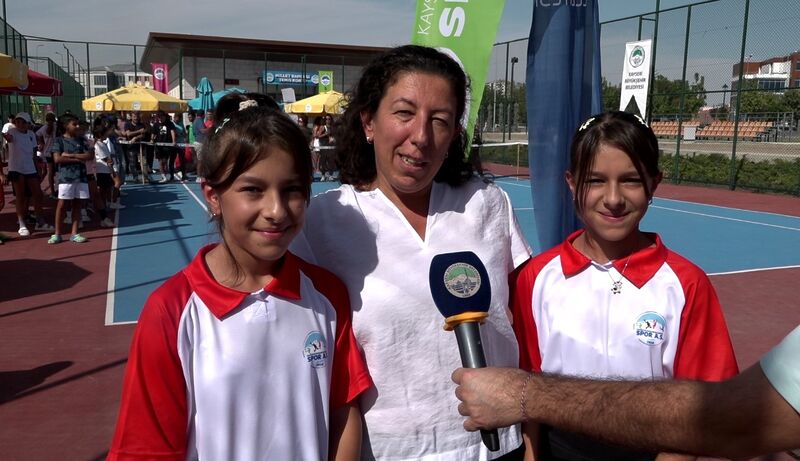 Minik sporcu ve velilerden Ulusal 12 Yaş Hafta Sonu Tenis Turnuvası’na tam not