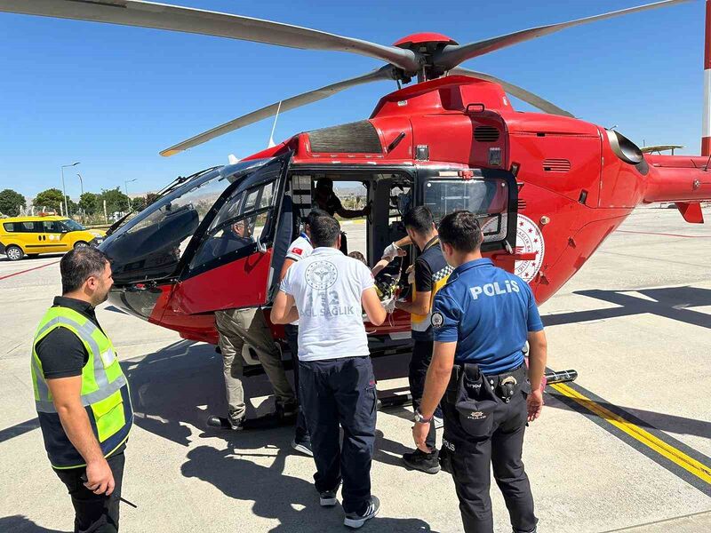 Muş’ta ambulans helikopter 3 yaşındaki hasta için havalandı