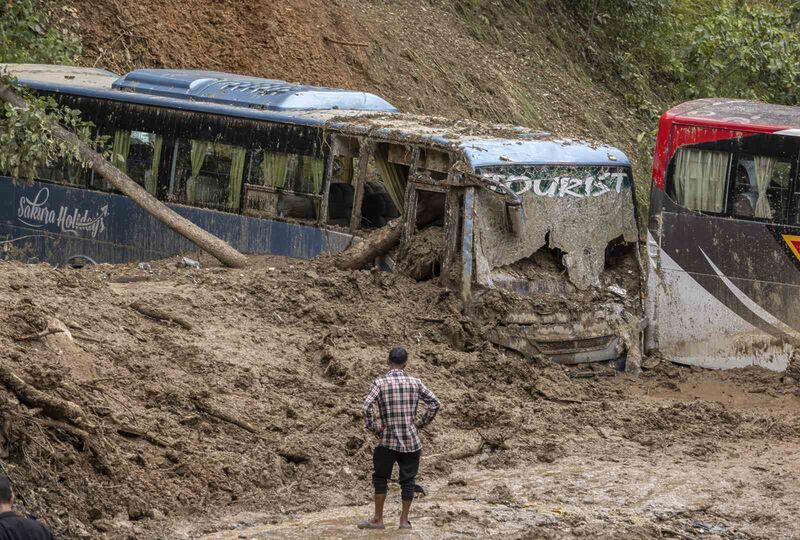 NEPAL’DE CUMADAN BU YANA ETKİLİ OLAN ŞİDDETLİ YAĞIŞLARIN ARDINDAN MEYDANA