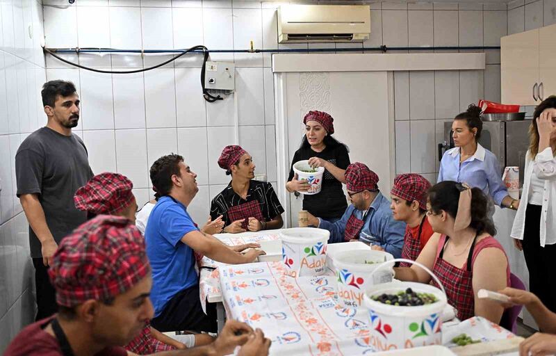 MURATPAŞA BELEDİYESİ ADALYA VAKFI ENGELSİZ KAFE’NİN ÖZEL ÇOCUKLARI, 2017’DE KENDİ