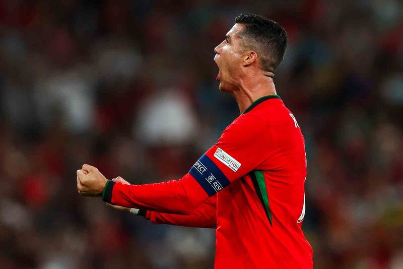 CRİSTİANO RONALDO, PORTEKİZ'E 3