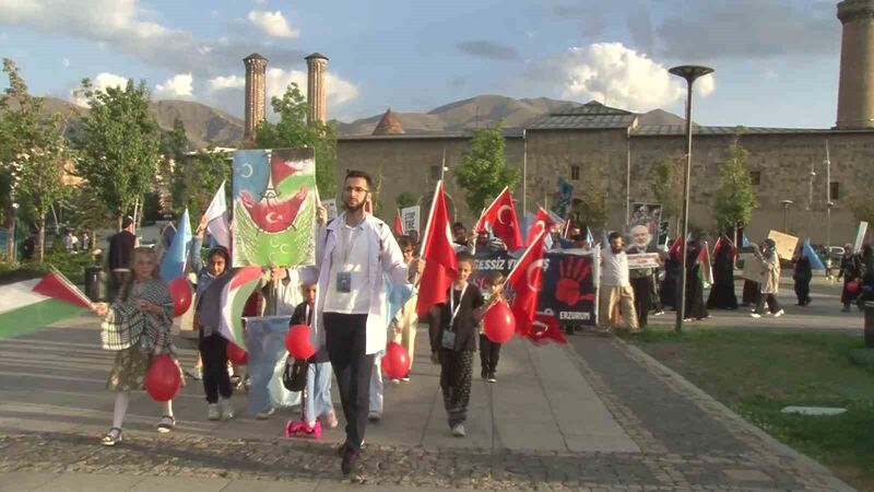 ERZURUM'DA GÖREV YAPAN HEKİM VE SAĞLIK ÇALIŞANLARI, İSRAİL'İN GAZZE'YE YÖNELİK