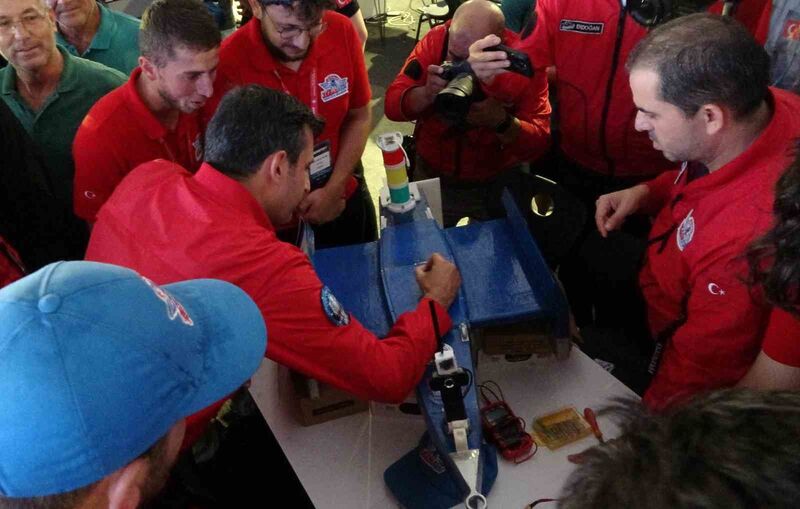 Selçuk Bayraktar, insansız deniz aracı yarışmacılarıyla bir araya geldi