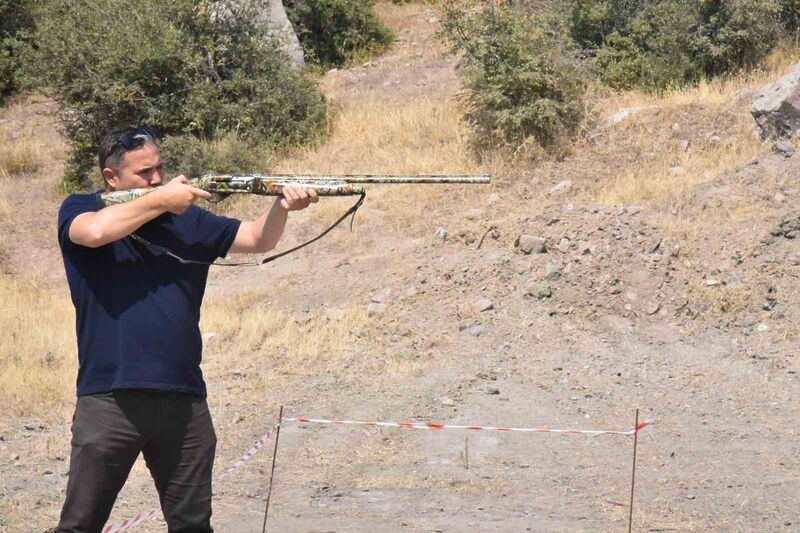 Sındırgı’da tek kurşun atış yarışması gerçekleşti