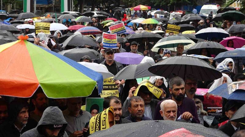 TAHRAN'DA BİNLERCE KİŞİ, NASRALLAH'IN ÖLÜMÜNÜN ARDINDAN İSRAİL’İ PROTESTO ETTİ