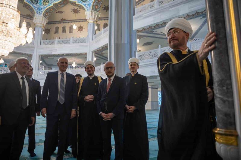 TBMM Başkanı Kurtulmuş, Moskova Merkez Camii’ni ziyaret etti