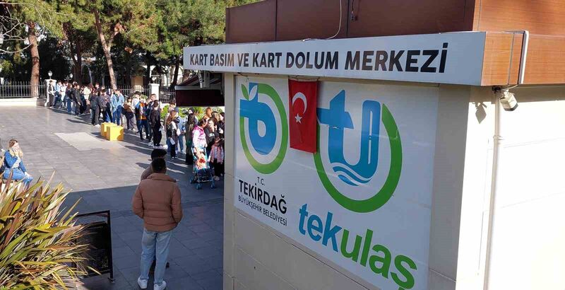 TEKİRDAĞ'DA TOPLU TAŞIMA KARTI KUYRUĞU