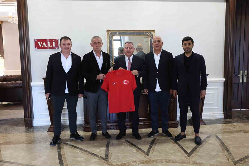 TFF Başkanı Hacıosmanoğlu’dan İzmir Valisi Elban ve İZVAK’a ziyaret