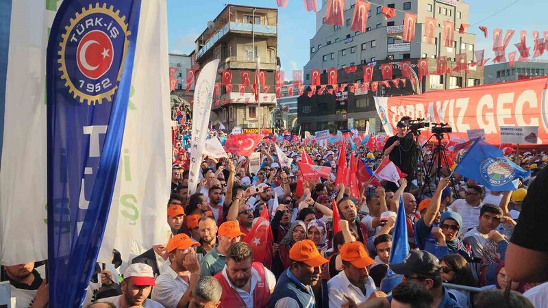 Türk-İş Zonguldak’ta “Zordayız, Geçinemiyoruz” mitingi yaptı