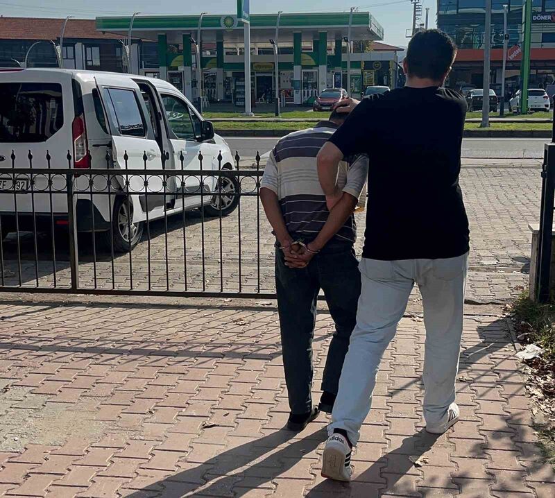 Uyuşturucu madde satarken polise yakalanan şahıs tutuklandı