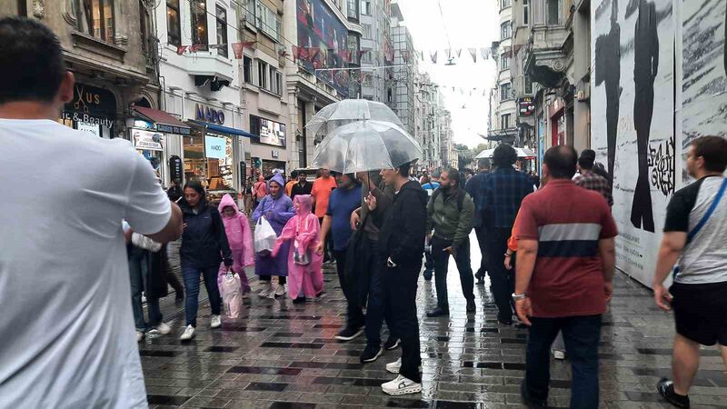 İSTANBUL’DA ETKİLİ OLAN YAĞIŞA