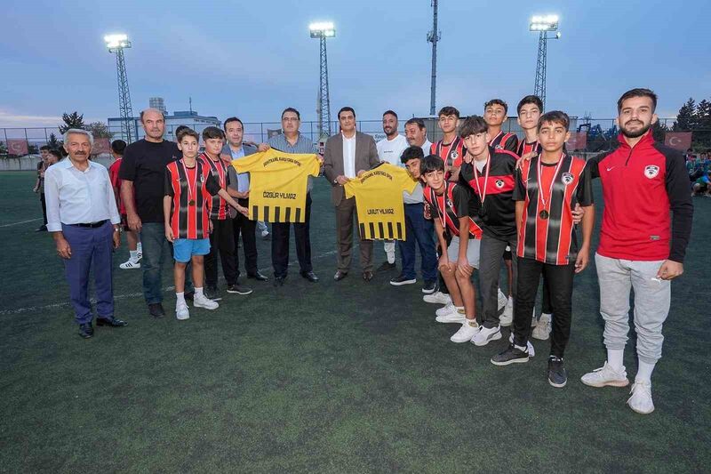 YILMAZ, TURNUVAYA KATILAN TÜM SPORCULARA TEŞEKKÜR ETTİ