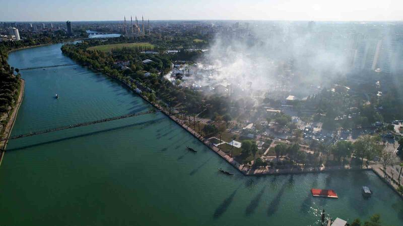 Adana’da kebap dumanları gökyüzünü kapladı