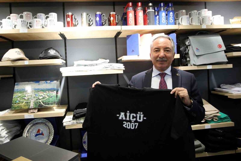 AİÇÜ STORE AÇILDI