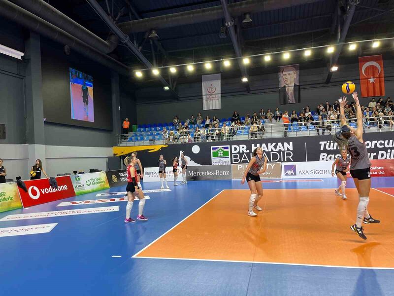 BAHÇELİEVLER BELEDİYESİ KADIN VOLEYBOL