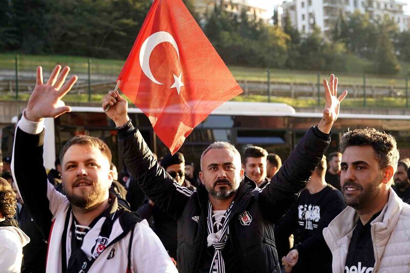 GALATASARAY DERBİSİNİ STADYUMDA TAKİP