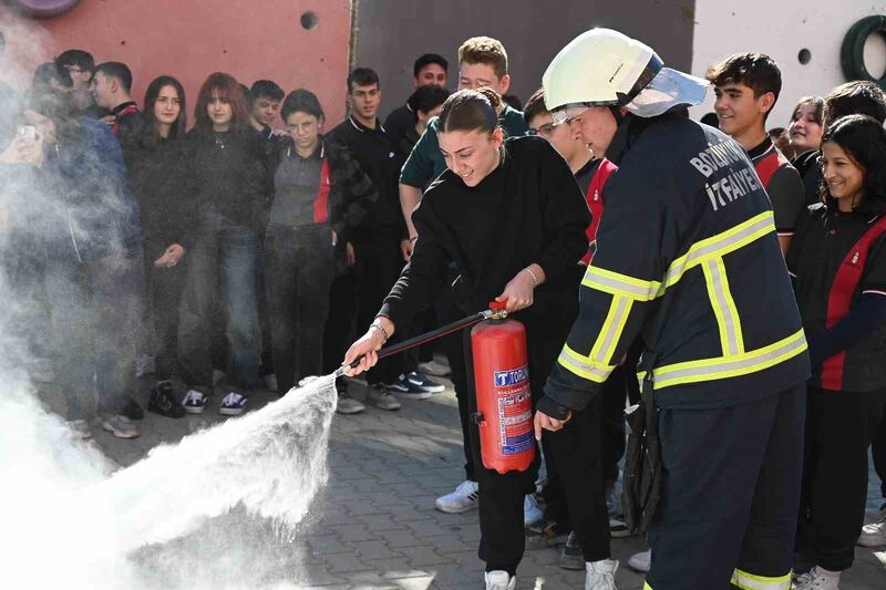 BOZÜYÜK'TE ANADOLU LİSESİ ÖĞRENCİLERİNE