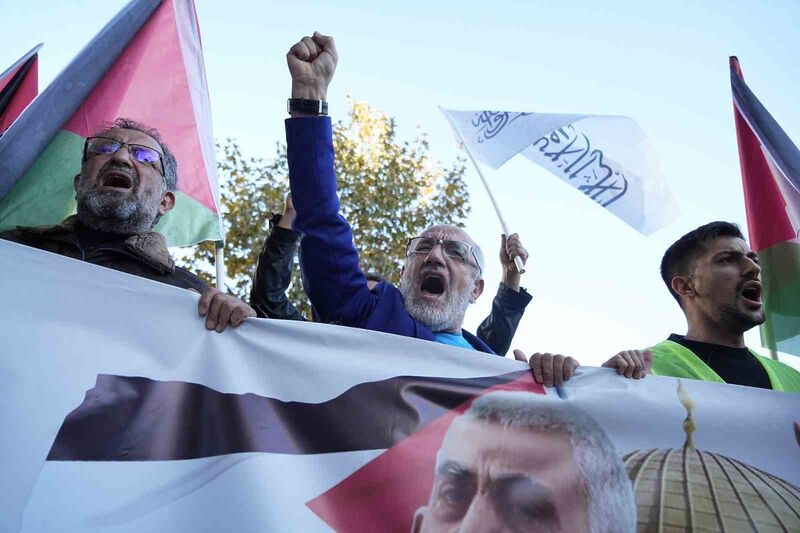 Bursa’da Yahya Sinvar için gıyabi cenaze namazı kılındı