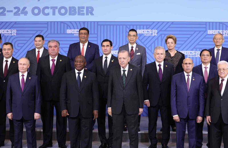 Cumhurbaşkanı Erdoğan, BRICS Liderler Zirvesi’nde aile fotoğrafı çekimine katıldı