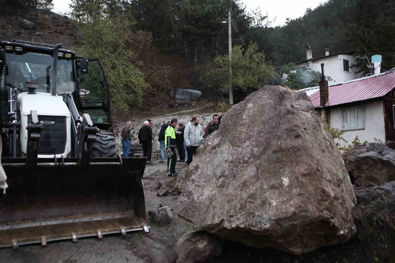 BOLU'DA YOĞUN YAĞIŞ SEBEBİYLE