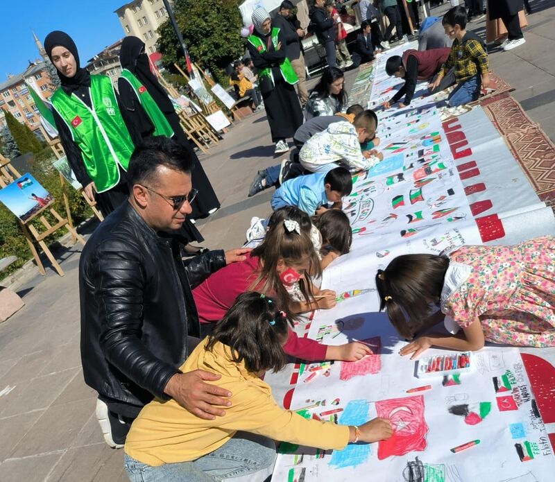 Devlet korumasındaki çocuklar “Filistin’deki Çocuklar İçin Çiz” etkinliğine katıldı