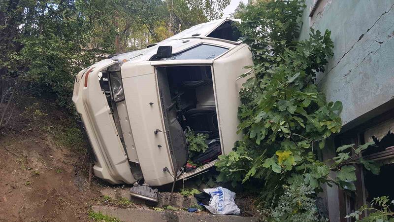 KARABÜK'TE KONTROLDEN ÇIKAN MİNİBÜSÜN