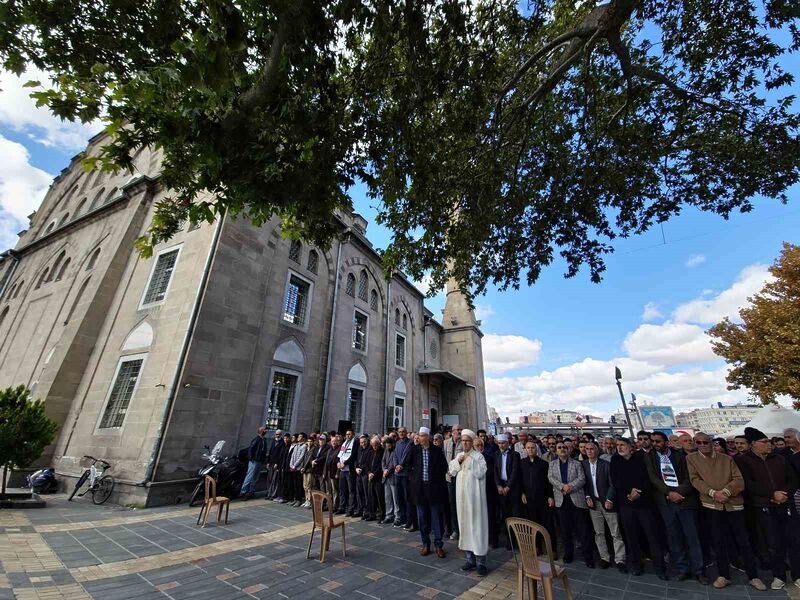 Kayseri’de Yahya Sinvar için gıyabi cenaze namazı kılındı