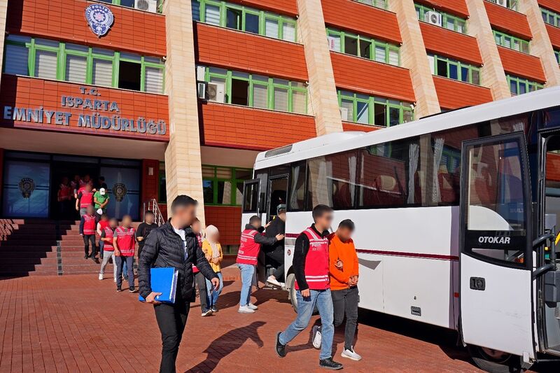 ISPARTA’DA KENDİSİNİ POLİS OLARAK