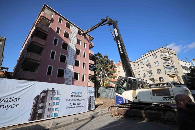 KÜÇÜKÇEKMECE’DE “İSTANBUL YENİLENİYOR” PROJESİ