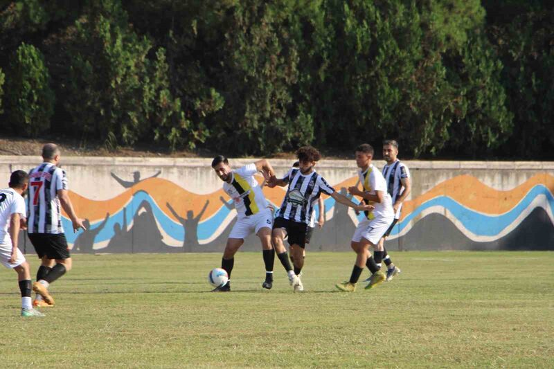 Maça bir gün kala lisansları çalınan futbolcular, sahaya çıkmayı başarsalar da maçı kazanamadılar