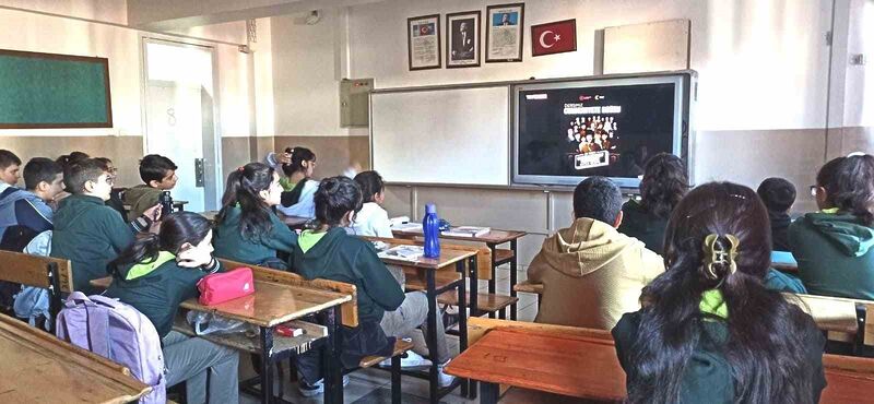 Malatya’da “Dersimiz Cumhuriyete Doğru” filmi öğrencilere gösterildi