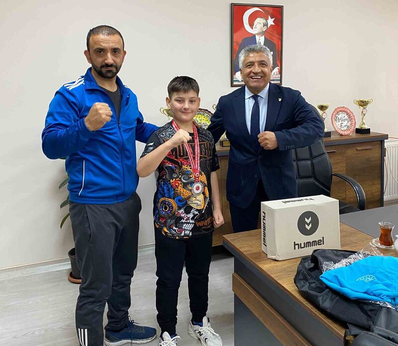 TÜRKİYE MUAYTHAİ FEDERASYONU TARAFINDAN BİTLİS'TE YAPILAN ŞAMPİYONADA TÜRKİYE 2. Sİ