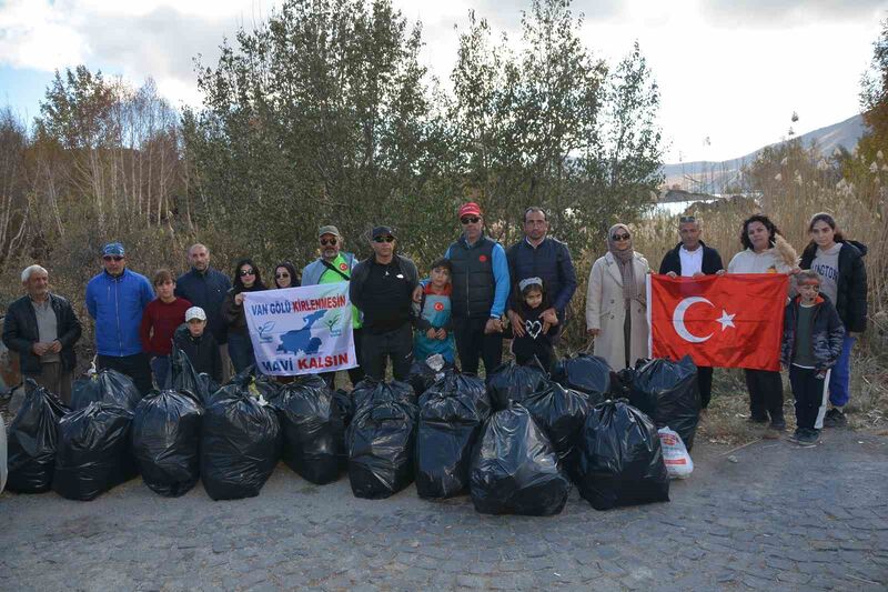 Nemrut Kalderası’nda sonbahar temizliği yapıldı