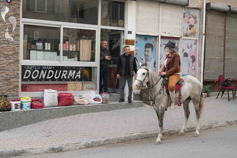 NİĞDE'DE 'KOVBOY MUHTAR' OLARAK