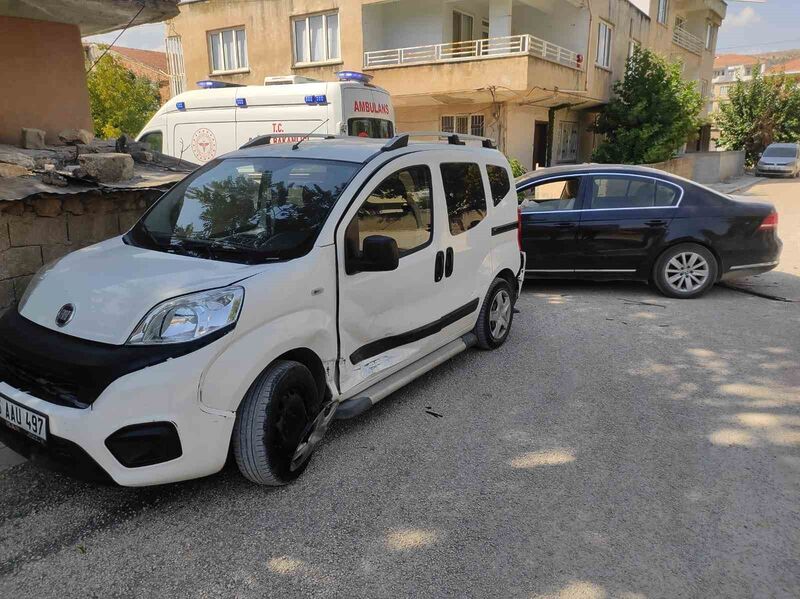 ADIYAMAN'IN GÖLBAŞI İLÇESİNDE OTOMOBİL