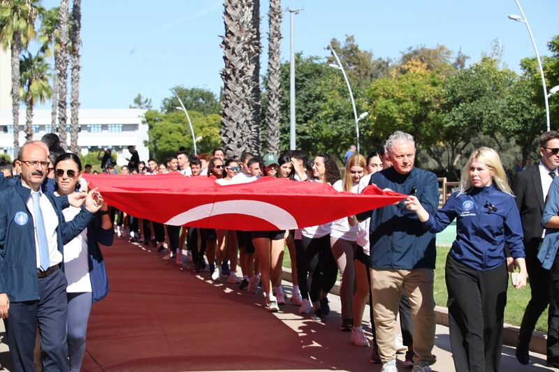 AKDENİZ ÜNİVERSİTESİ REKTÖRÜ PROF.