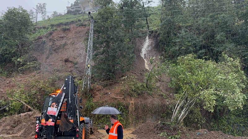 Rize’de şiddetli yağışlar Pazar ilçesinde de heyelanlara neden oldu