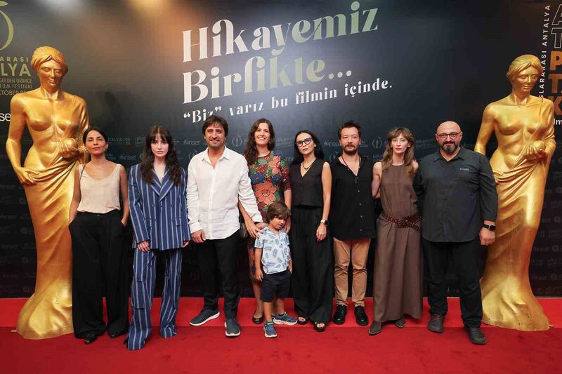 ’Savrulan Zaman’ filminin prömiyeri Antalya’da yapıldı