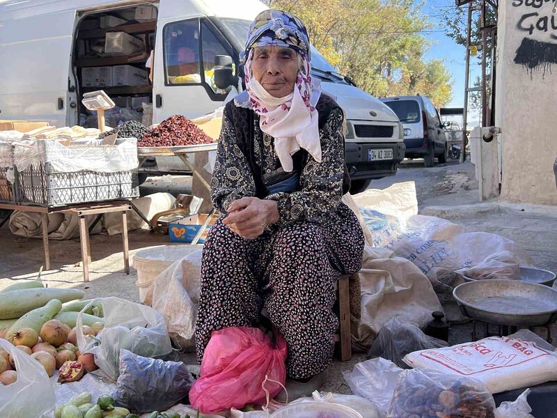 KAHRAMANMARAŞ’TA KENDİ BAHÇESİNDE ÜRETTİĞİ