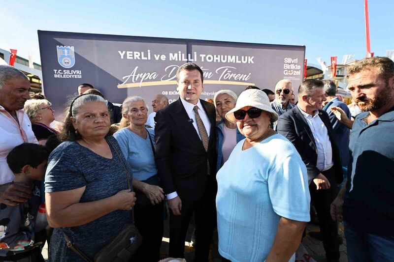 Silivri Belediyesi çiftçilere tohumluk arpa dağıtımı yaptı