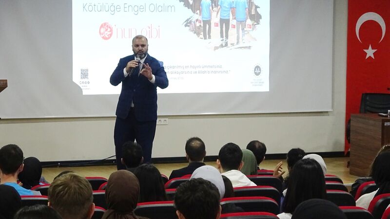 Tavşanlı’da “Peygamberimiz ve Karakter İnşası“ konulu konferans