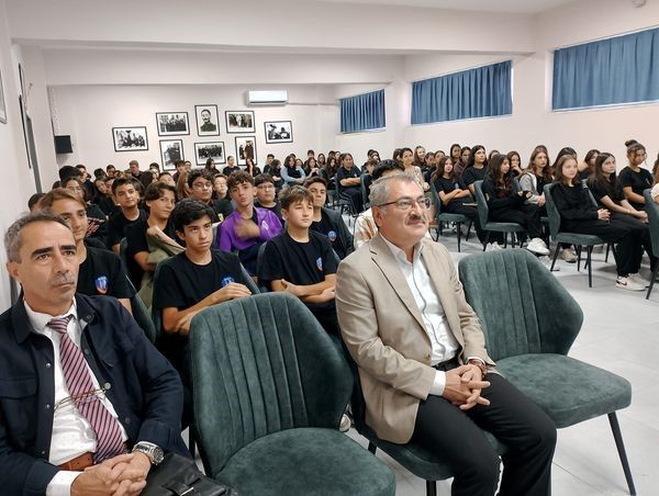 Turgut Reis Anadolu Lisesi’nde “Hazreti Peygamberin Şahsiyet İnşasındaki Rolü” konulu program düzenlendi