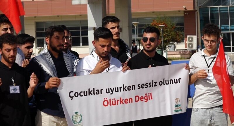 ÜNİVERSİTELİLERİN AÇTIĞI "ÇOCUKLAR UYURKEN