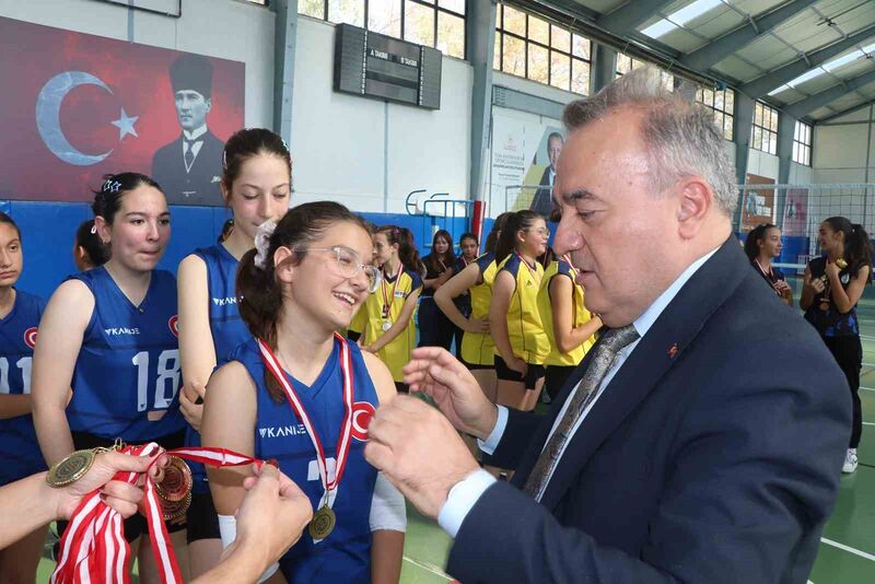 VOLEYBOL ŞAMPİYONU OLDULAR 1