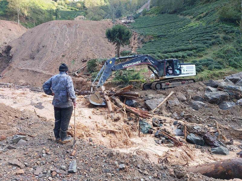 RİZE’DE HEYELANLI BÖLGEDE ŞİDDETLİ