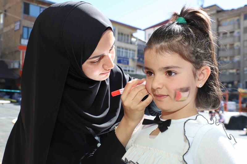 Yetimler Vakfı’ndan ‘Filistinli çocuklar için çiz’ etkinliği