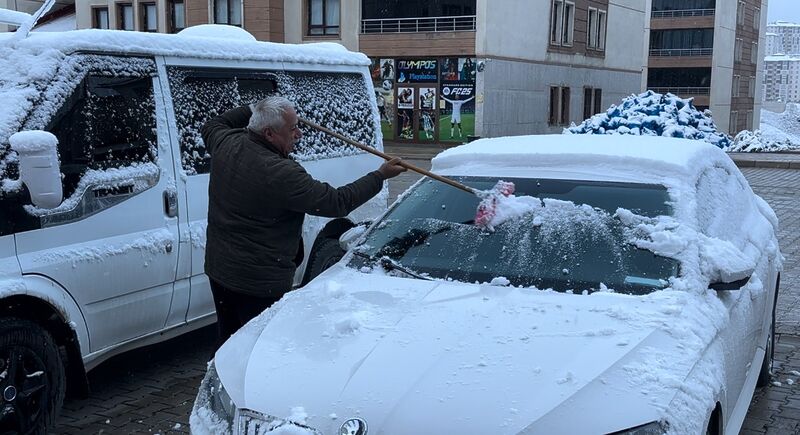 HAKKARİ’NİN YÜKSEKOVA İLÇESİNDE SOĞUK