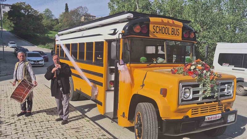 700 bin TL harcadığı hayalindeki ’School Bus’ı gelin arabası yaptı