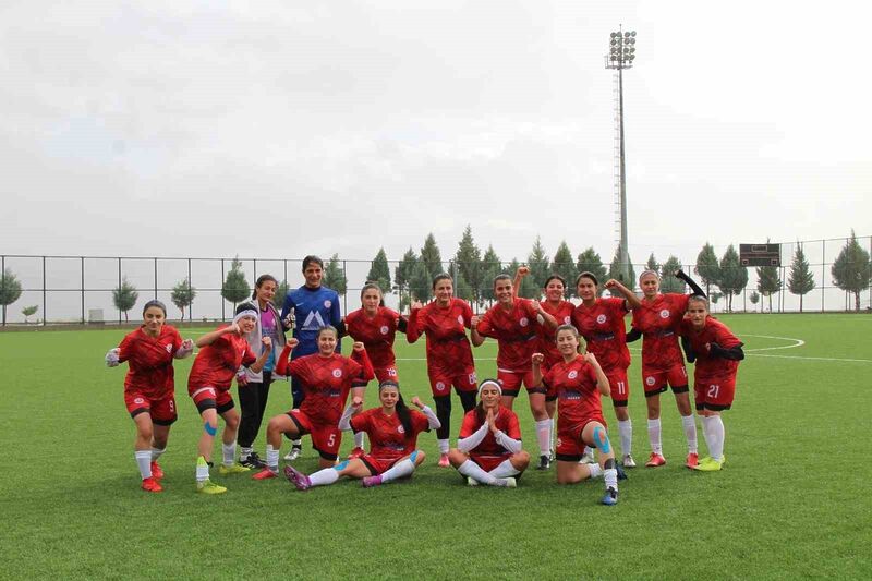 Ağrı Aile ve Sosyal Politikalar, Kahramanmaraş’ı 4-0 mağlup ederek zirvede kaldı